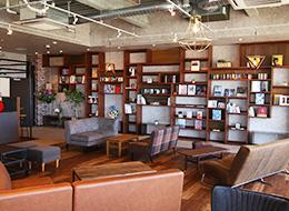 SNS動画クリエイター◇未経験歓迎◇40名の大型採用◇住宅手当◇無料マッサージルーム◇服装/髪色/ネイル自由