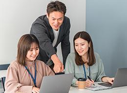 少数精鋭だからこそのフラットなコミュニケーションが魅力です。