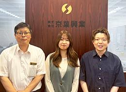 労務管理/経験者採用/60年以上の安定企業/残業月10h以下/年休127日以上/完全週休2日制/扶養手当あり