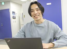 開発エンジニア/経験浅め歓迎/リモート可/前職給与考慮/時差出勤制/月1回の6時間勤務DAY/服装自由