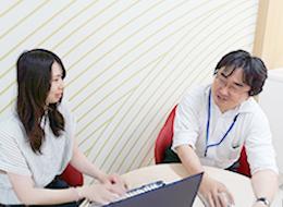 残業少なめ、土日休み、駅チカなど働きやすい環境です！