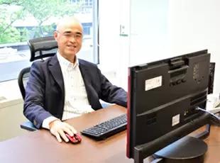 大阪本社は梅田都心エリア。広々とした開発ルームが待っています。