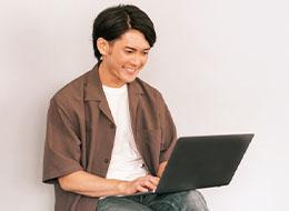 【SE】希望会说日语和中文■年収800万円可■フレックス■自社SaaS開発