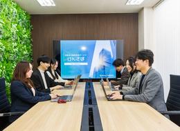 Webデザイナー／ヘルスケアとAIの注目企業*年休125日以上*時差出勤制度など充実の待遇