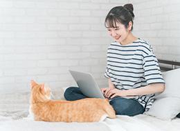 Webクリエイター◆フルリモート＆副業OK！◆年休128日◆基本定時退社◆推し活手当★未経験歓迎！◆動画編集も