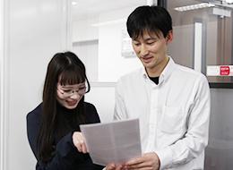 初級エンジニア｜未経験OK｜月給26万〜｜フルリモートあり｜自社チーム100％｜ゼロから学べる｜研修内容公開