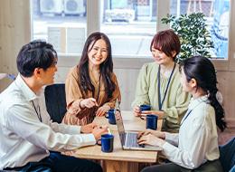 平日夕方以降の面接、私服での面接参加も可能です。