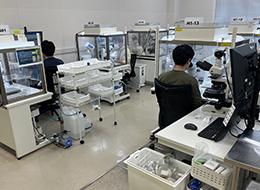 分析スタッフ◇9割が未経験スタート◇文系もOK◇Tシャツ・デニムOK◇年休124日◇5日以上の連休取得OK