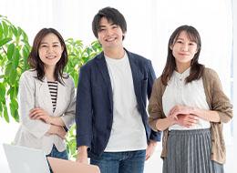 講師派遣コーディネーター*リモートOK*年休124日*残業月5h*賞与年2回*未経験OK*幅広い年齢が活躍