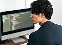 社内SE（Webサービス担当）｜*残業月20h*賞与年2回*経験浅めもOK*実作業なしで上流工程へ