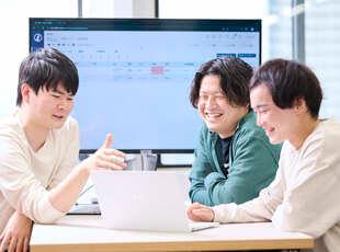 インフラエンジニア／大阪／2年連続シェアNo.1自社SaaS／年休125日／年収～950万円