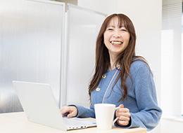 一般事務/業界未経験OK/月給32.5万円〜/引越補助一律30万円/英語が活かせる/メール9割/バースデー休暇