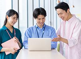 社内SE（ヘルプデスク）/月給35万～/週2～3リモートOK/フレックス/残業月20h程/100％自社内勤務