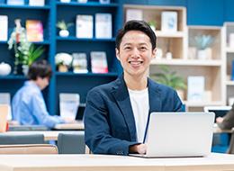 リモートになってからも、わからないことはチャットで先輩にすぐ聞けます