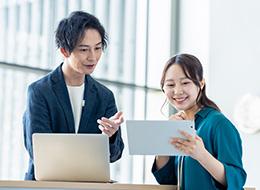 【SNSマーケター】完全未経験歓迎★独自の教育体制＆分析ツールあり★残業ほぼゼロ★年間休日125日以上