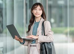 【Webデザイナー】完全未経験歓迎★ゼロから学べるじっくり研修★残業ほぼゼロ★年間休日125日以上