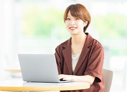 初級エンジニア*未経験OK！月額35万円～！*フルリモートOK!*残業ほぼ無し*マンツーマン研修あり！