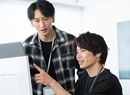 初級エンジニア★未経験歓迎★残業月10h★代表直下の研修あり★有給フル消化可★ハイブリッド勤務★20代活躍