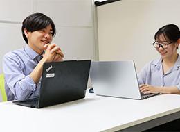 SNS・Web広告の企画ディレクター*未経験歓迎*土日祝休*残業ほぼなし*服装自由*横浜駅徒歩5分*家賃手当有