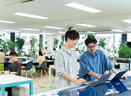 Web/スマホアプリエンジニア*年収700万円～*プライム案件中心*有償ツール導入*書籍購入サポート*服装自由