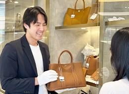 店舗スタッフ/残業少なめ/個人ノルマなし/年休125日/未経験スタート8割/入社初日から有休付与