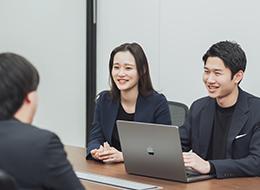【総合職】／20代活躍／未経験歓迎／研修制度充実／昇給・賞与2回／完全週休2日/4SOU