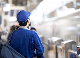 新幹線車内整備/経験・年齢不問/東京駅勤務/59歳まで正社員登用可/安定のJR東海グループ