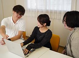 初級エンジニア/自社内開発が中心/完全未経験OK/フレックス/リモート可/賞与年約4ヶ月分/府中募集