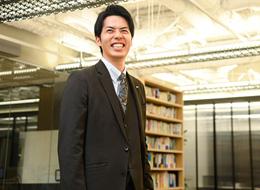 コンサル営業／未経験OK／平均年収843万円／リモート可／飛び込みなし／オンライン商談／年休124日