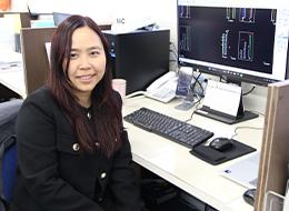 女性社員も活躍中！年齢の近いスタッフが多いので、気楽に話しています。