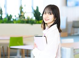 営業事務/未経験歓迎/月給28万円/完全週休2日制/髪色・ネイル自由/リモート相談可/前給保証