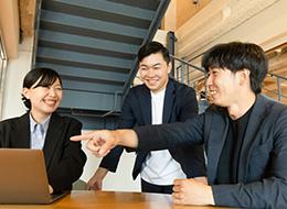 開発エンジニア｜案件選択制｜フルリモート可｜平均30歳｜エンジニア退職者ゼロ｜入社祝金10万円