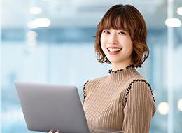 一般事務｜業界未経験OK*月給28万保証*選べる時間＆お休み*残業少*麹町駅2分*服装自由*20・30代活躍中