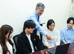 開発エンジニア*自社CADシステム開発*残業月平均15h以下*フルフレックス制*週2リモート*研修3ヶ月～