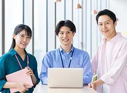 人事・総務／未経験歓迎／残業月5時間程／年間休日123日／創業56年の安定基盤／ペット手当・社割あり