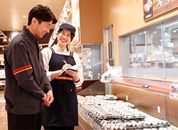 生鮮部門(青果/鮮魚/精肉)の店舗スタッフ◆スーパー経験者歓迎◆平均賞与4.4ヶ月分◆201店舗で募集！