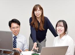 休みや残業などの環境はもちろん、健康で長くエンジニアとして活躍できます！