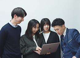 フラットな社風・風通しの良さも魅力の1つです◎肩肘張らずにのびのびと働けます。