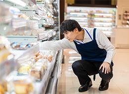 コンビニスタッフ/土日祝休みあり/5連休OK/残業ほぼ無し/賞与年2回/トイレ掃除・夜勤無し/面接1回
