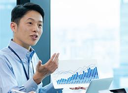 SE／40代50代活躍中／AI案件あり／ハイブリッド勤務／フリーアドレス／服装自由／ゆくゆくはマネージャー可