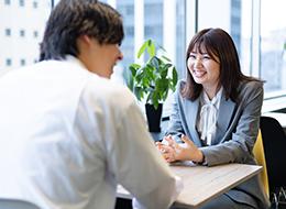 人材営業（キャリアアドバイザー）未経験入社90%／テレアポ一切なし／インセン年4回／年休125日以上／土日休み