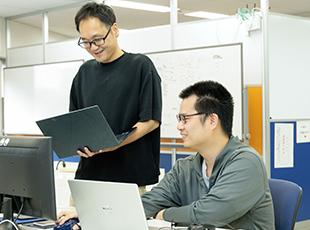 キャッチアップした新しい技術を共有し合う文化も。多方面から学びを得られる会社です。