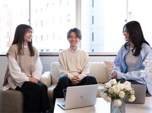年間休日130日・残業月5h ・フルリモートなど、ワークライフバランス重視の働き方ができます！