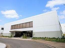 メンテナンススタッフ/未経験歓迎/月収30万以上/転勤なし/年休129日/借上社宅あり/マイカーOK/社食あり