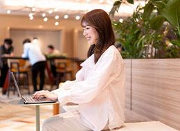 ITエンジニア／フルリモで地方在住のままOK／年600万保証／2万件超のPJTから自分で決定／定着率100％