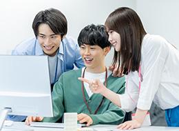 全員が同じフロアで働く一体感。安心して意見を発信できる社風です！