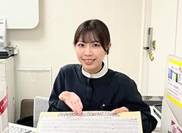 学生時代の接客経験を活かしながら、幅広い年齢層のお客様と関わることができています！