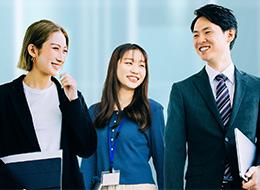 チームワーク抜群！誰かが困っていれば自然と助け合う、温かい社風です。