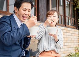 ランチ手当や社内交流会を活用し、部署の垣根を越えたコミュニケーションが活発に行われています。