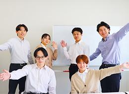 ITエンジニア/受託案件多め・自社内開発/年収700万円可/有休取得率98％/転勤なし/外資系グループ